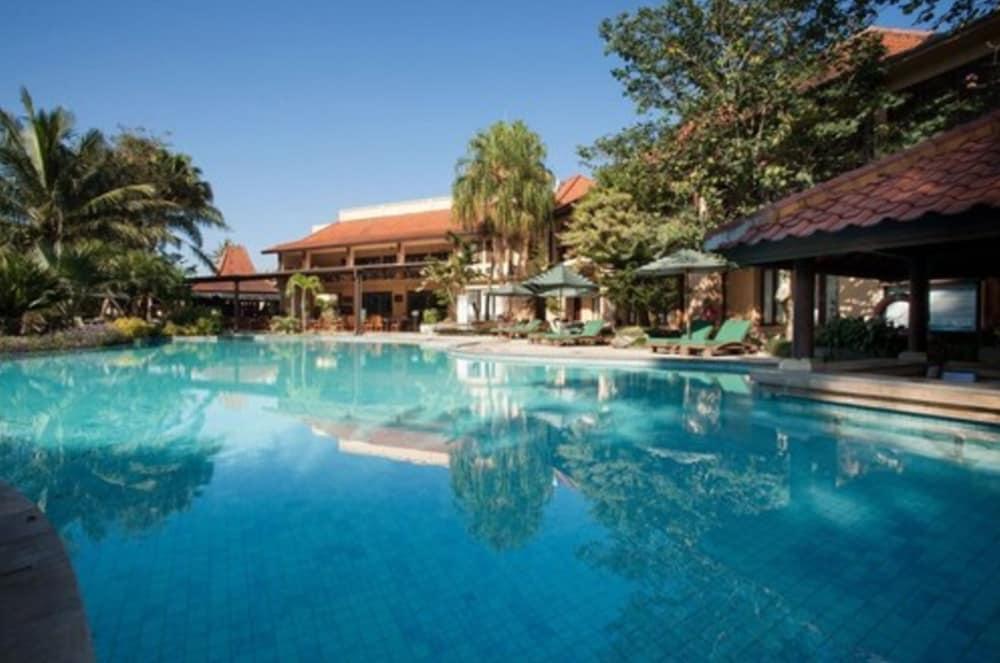Laras Asri Resort & Spa Salatiga Kültér fotó