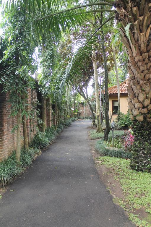 Laras Asri Resort & Spa Salatiga Kültér fotó