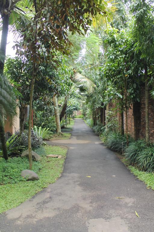 Laras Asri Resort & Spa Salatiga Kültér fotó