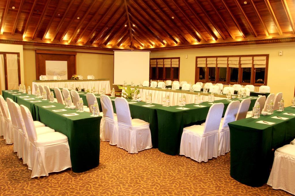 Laras Asri Resort & Spa Salatiga Kültér fotó
